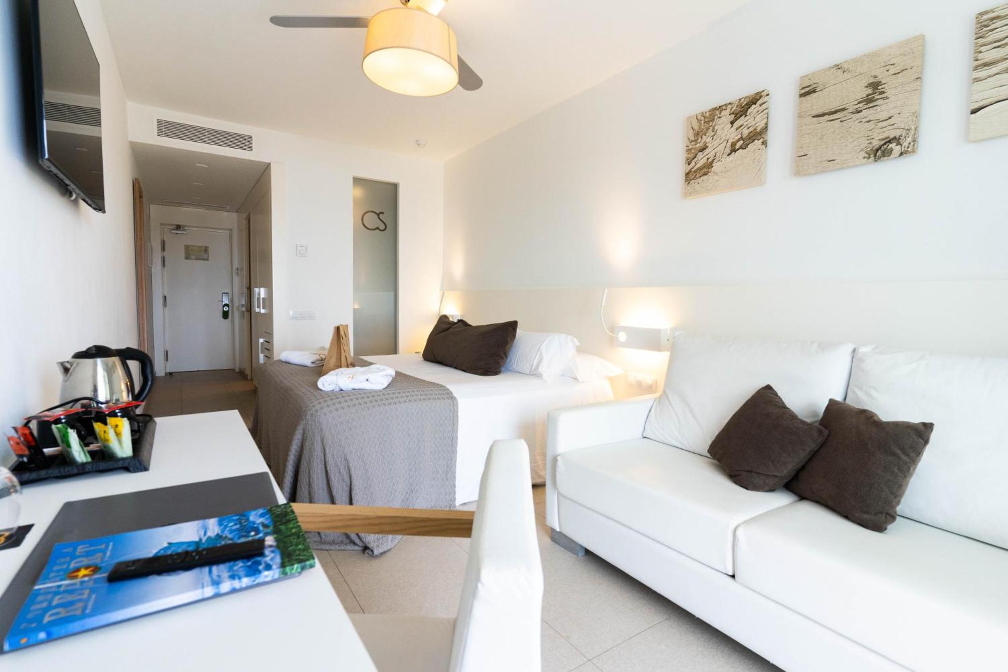 Hotel Cala Saona & Spa Dış mekan fotoğraf