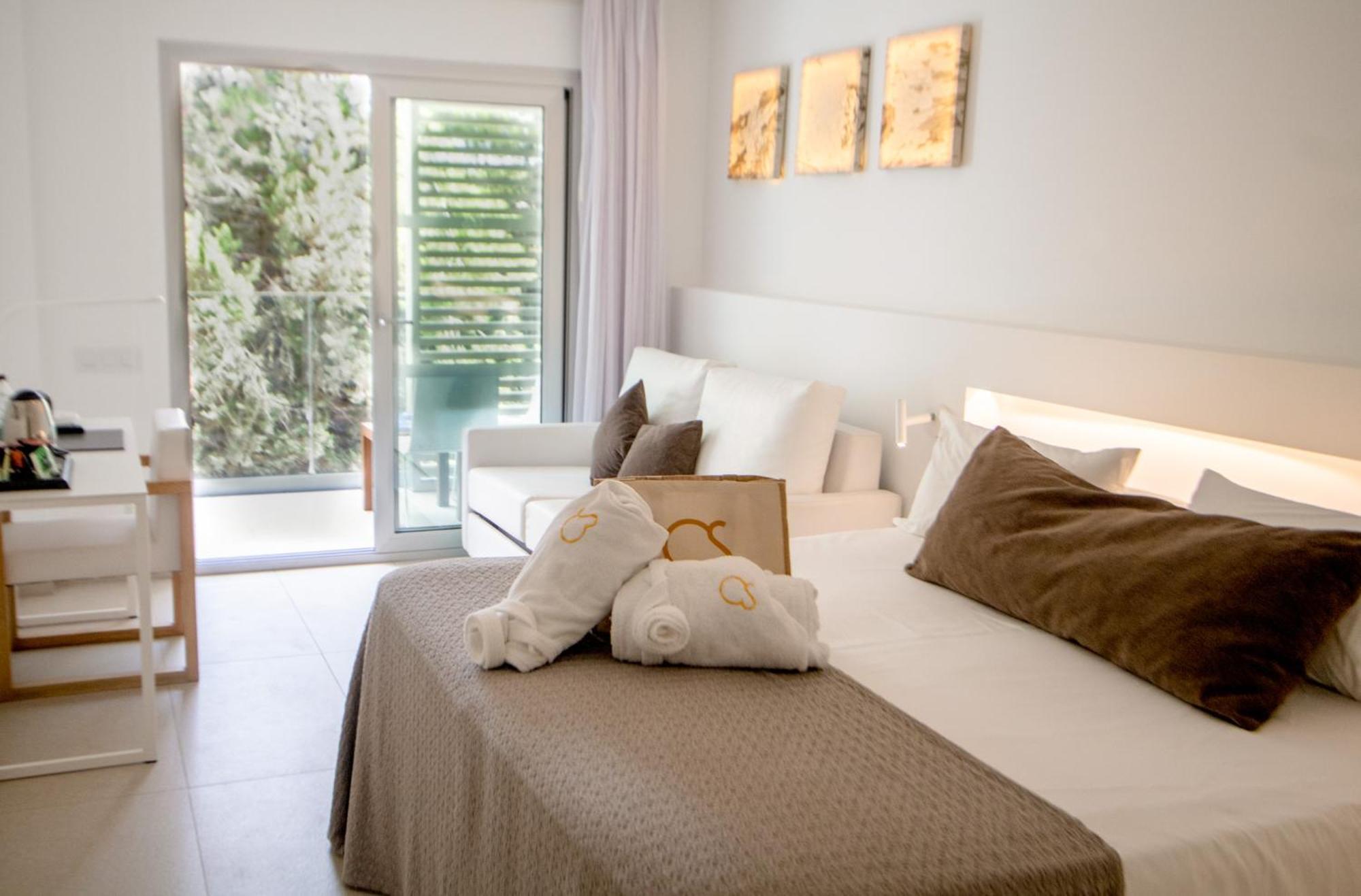 Hotel Cala Saona & Spa Dış mekan fotoğraf