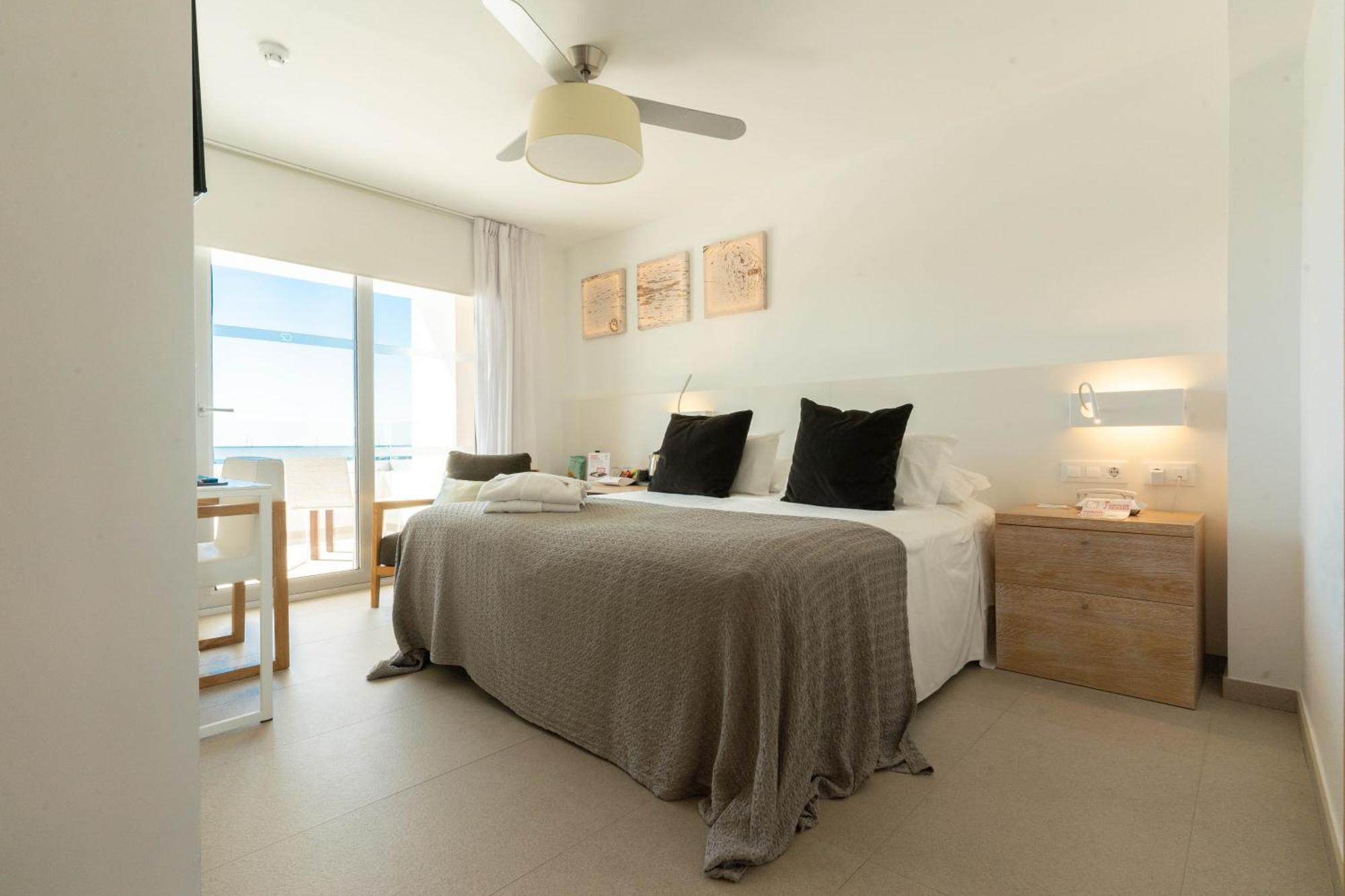 Hotel Cala Saona & Spa Dış mekan fotoğraf